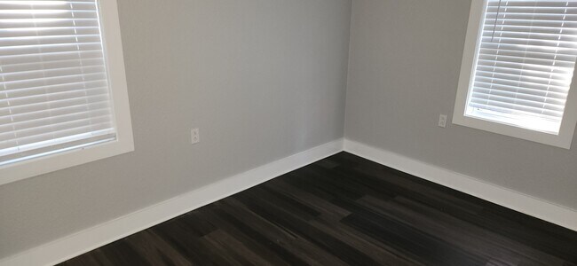 Building Photo - 1204 S 18th St