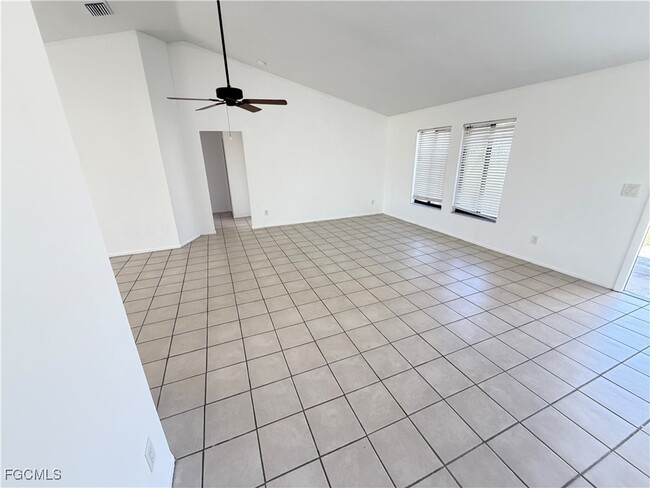 Building Photo - 3313 SE 4th Ave