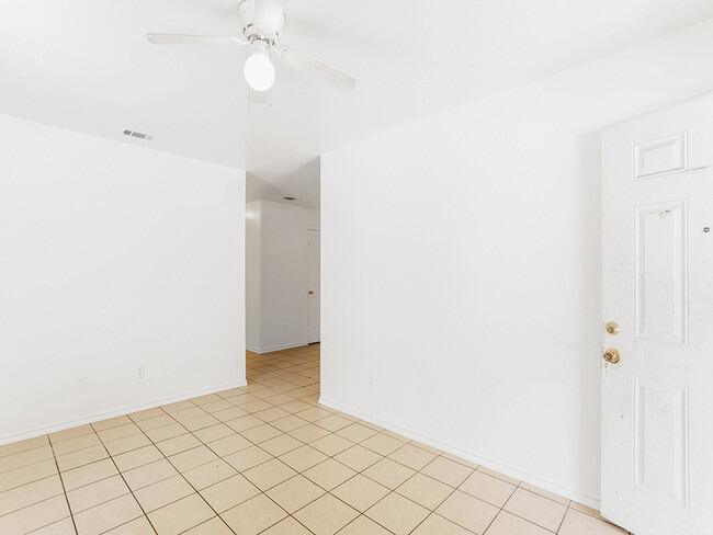 Building Photo - 315 Isbell Rd