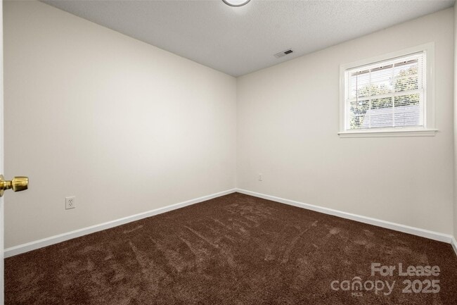 Building Photo - 608 Bethpage Rd