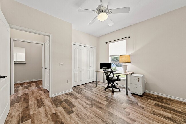 Building Photo - 1008 Edinburgh Dr