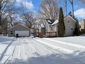 Building Photo - 4675 Lakeborn Dr