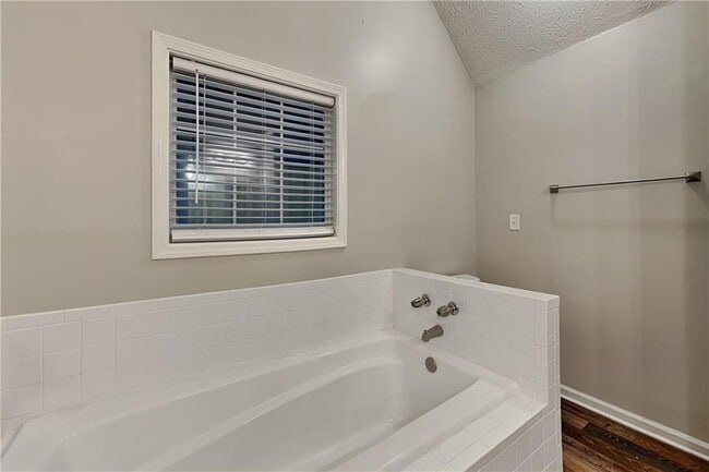 Building Photo - 3199 Pilgrims Dr