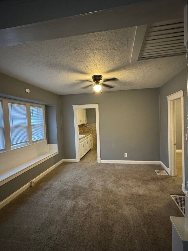 Building Photo - 11515 Hackett St