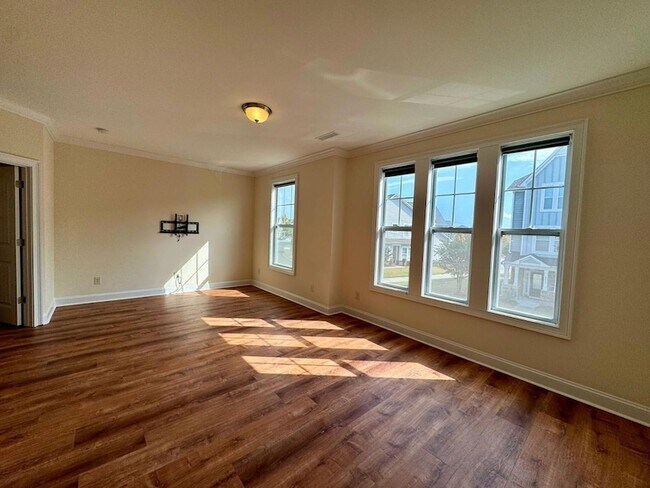 Building Photo - 563 Balsam Fir Dr