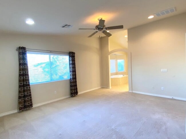 Building Photo - Available on July 31, 2025 For Viewing. Su...