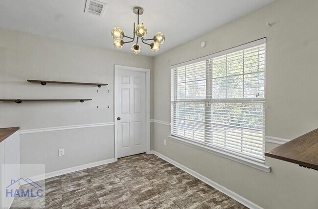 Building Photo - 404 Clairemore Ct