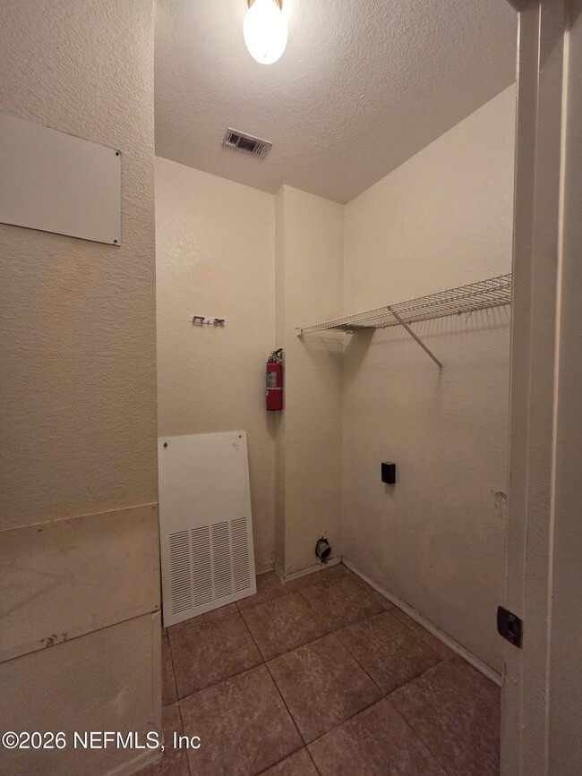 Building Photo - 13810 Sutton Park Dr N