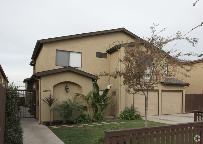 Primary Photo - 42nd Street Apartments