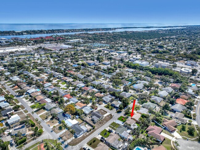 Building Photo - 1210 Skylark Ln