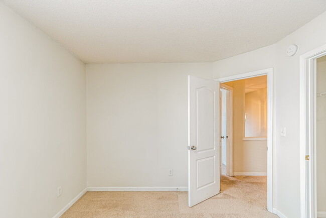 Building Photo - 225 Honeywell Way