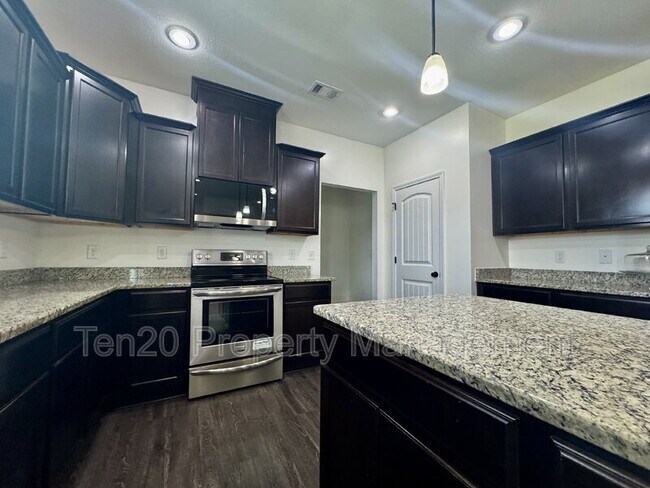 Building Photo - 5037 Lexington Ln