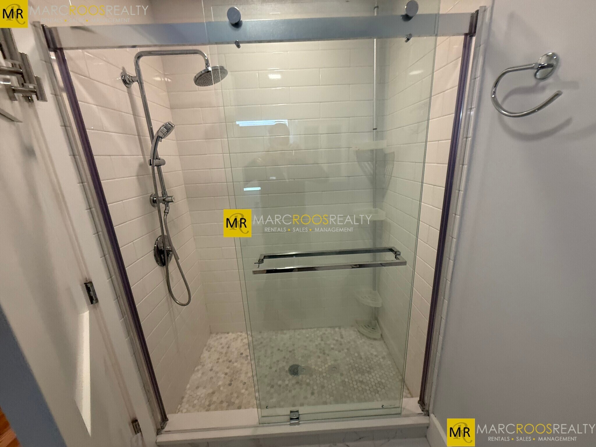 Building Photo - 331 Chelsea St