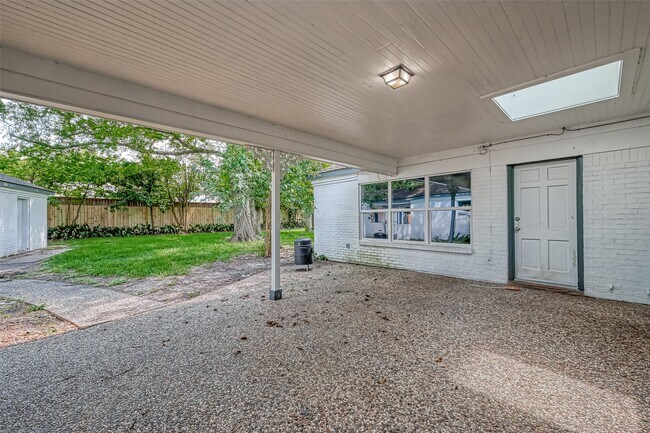 Building Photo - 5319 S Braeswood Blvd