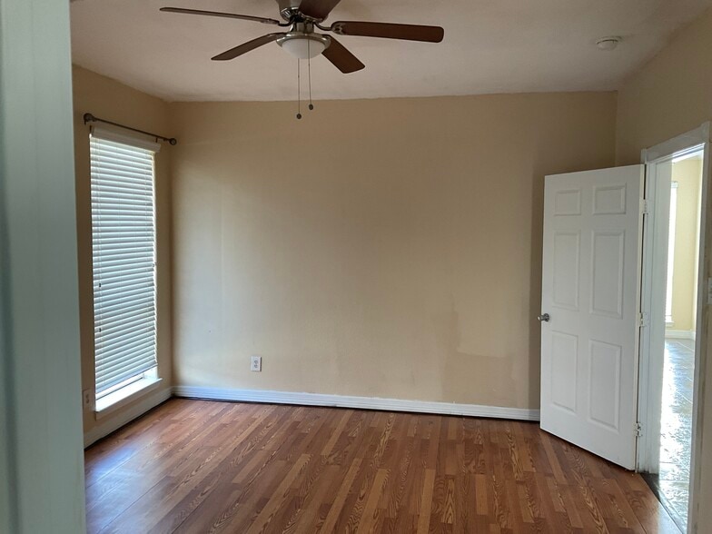 Building Photo - 10610 Mills Way