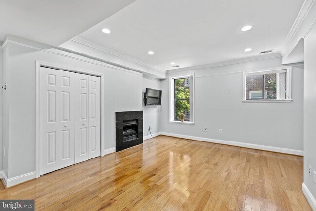 Building Photo - 1437 Spring Rd NW