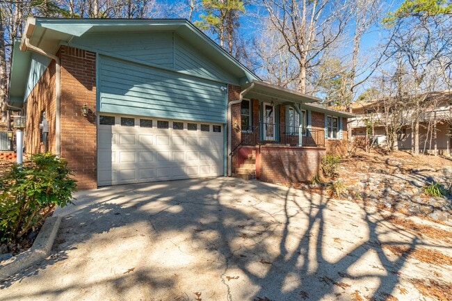 Building Photo - 16 Malaga Cir