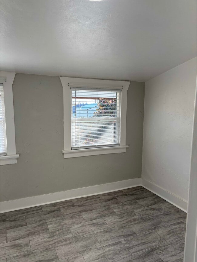 Building Photo - 4817 N Madison St