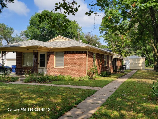 Building Photo - 244 N Fern St