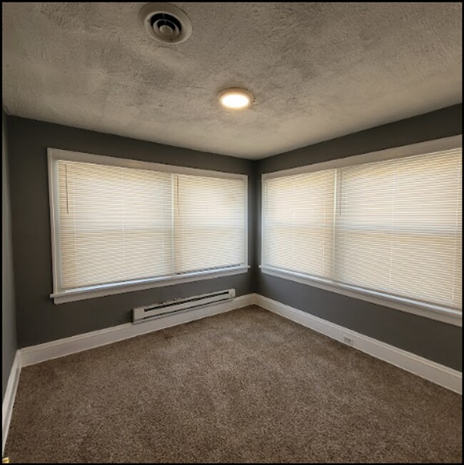 Building Photo - Single Family Home 4  beds 1.5 bath FOR RENT!
