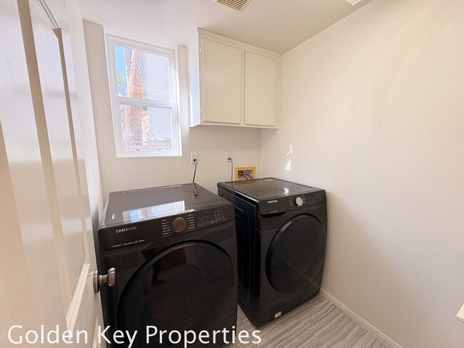 Building Photo - Welcome to this stunning home located in t...