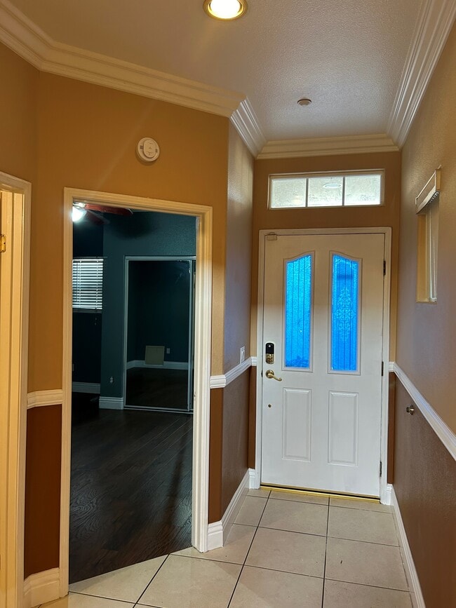 Building Photo - 8940 Deira Ln