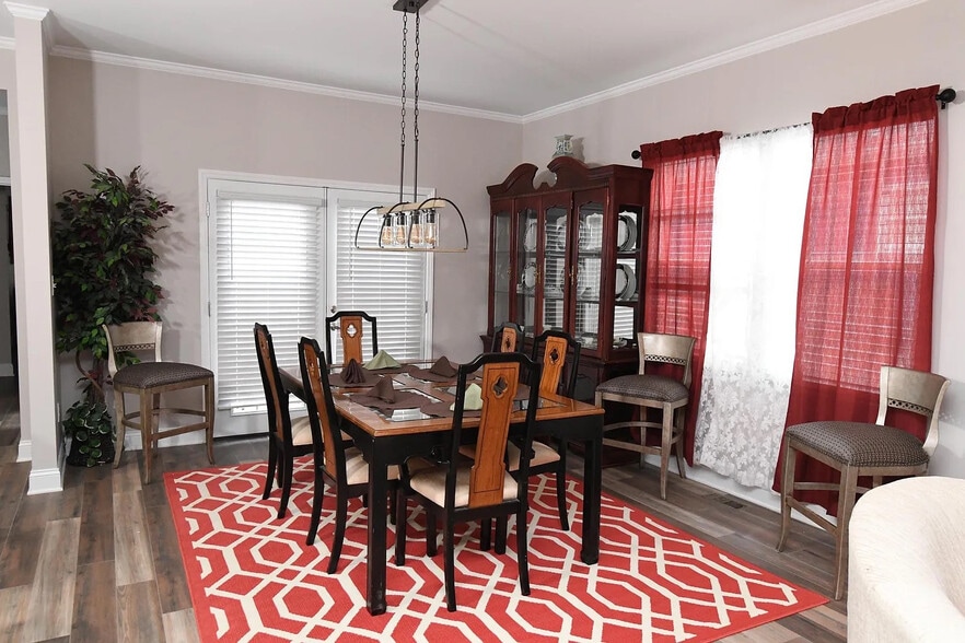 Building Photo - Room in House on S Person St