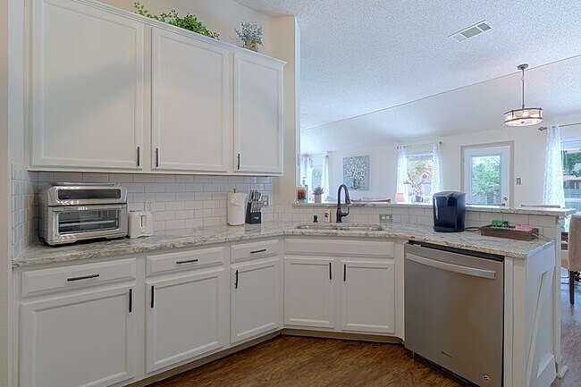 Building Photo - 1305 Marigold Way