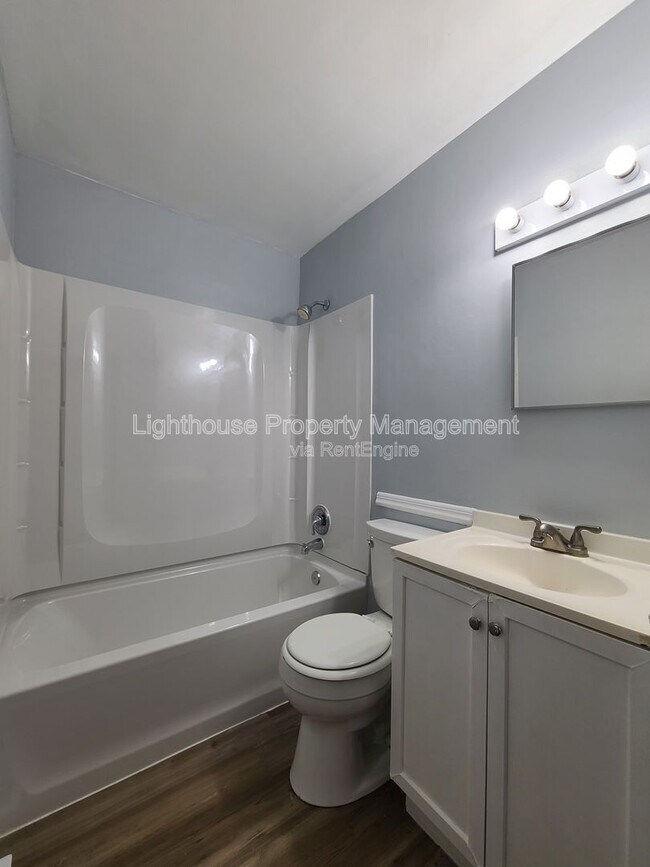 Building Photo - 1877 E Ogden Ave