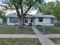 Building Photo - 1107 Ada St