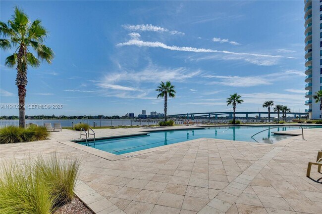 Building Photo - 231 Riverside Dr