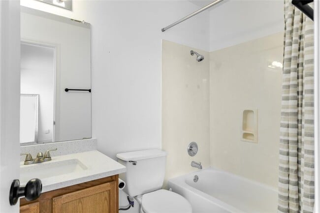 Building Photo - 201 Woodley Rd