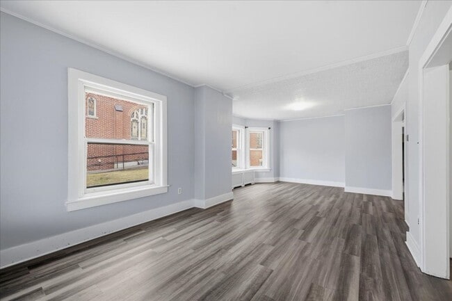 Building Photo - Spacious Victorian, over 2400 sq ft