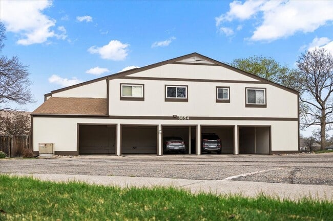 Building Photo - 8654 Chase Dr