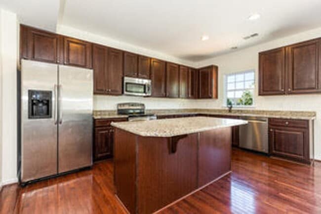 Building Photo - 429 Scarecrow Ct