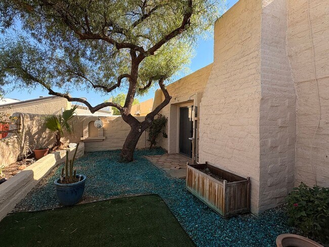 Building Photo - 3 Bed 2 Bath Historic Southern Home