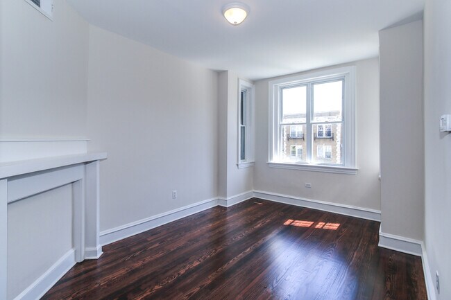 Building Photo - Renovated Columbia Heights 3BD Rowhome wit...