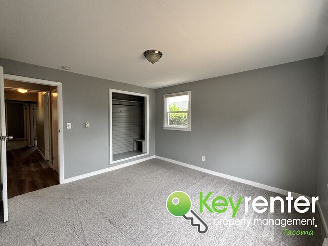Building Photo - 4 Bedroom 2 Bathroom Tacoma Rental with Ga...