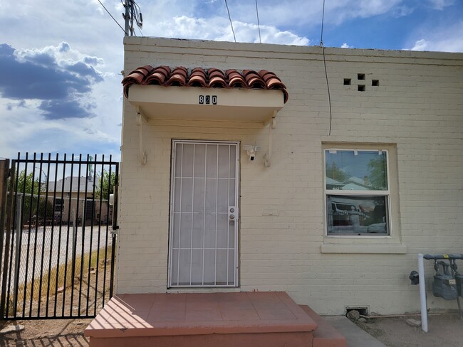 Building Photo - 820 S Arizona Ave