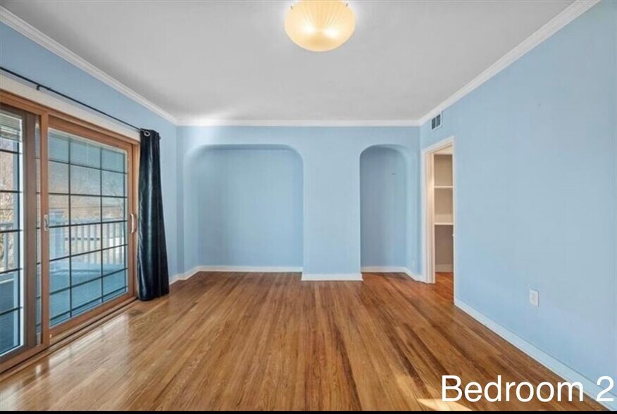 Building Photo - 2512 Burham St