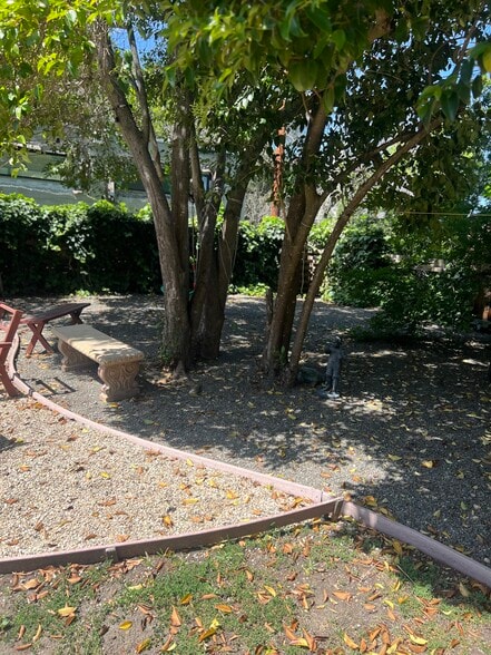 Building Photo - 2733 Bryant St