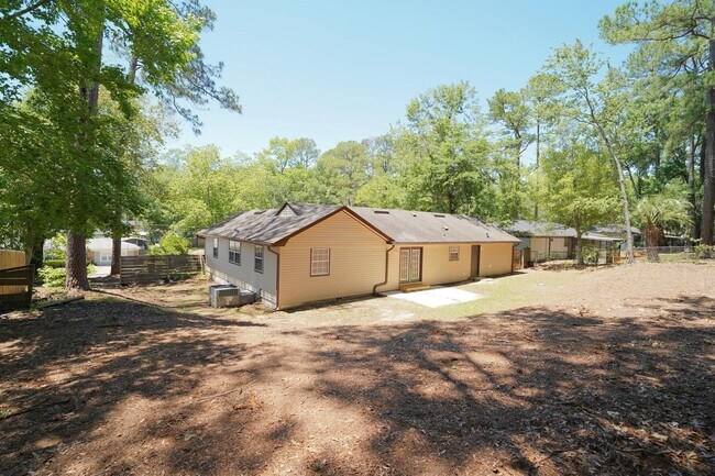 Building Photo - 1545 Pine View Dr