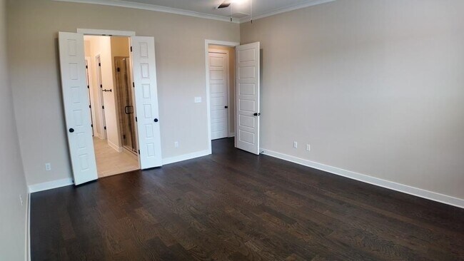 Building Photo - 5698 Ardsley Dr E