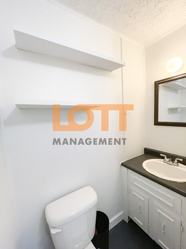 Building Photo - 1 Monroe St