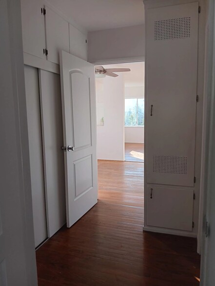 Building Photo - 2100 N Verdugo Rd