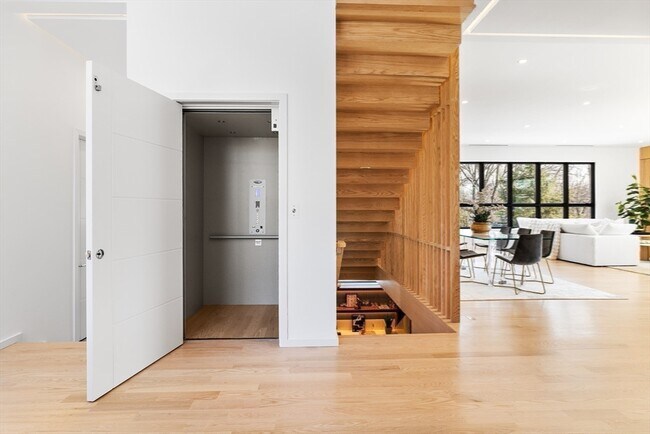 Building Photo - 90 Auburndale Ave