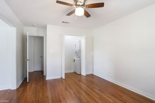 Building Photo - 1 br, 1 bath 4plex - 1021 Monroe Street D