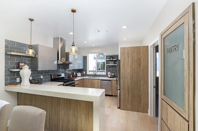 Building Photo - 15 Brookline Way