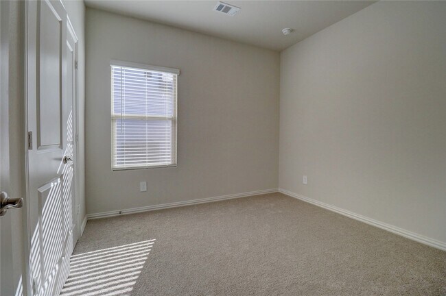 Building Photo - 4104 Zoe Ln