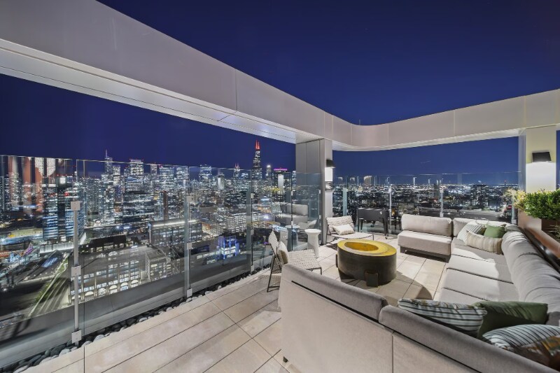 Building Photo - 123 N May St